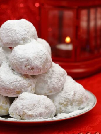 Melting-Snowball-Cookies-Soft-Sweet-and-Super-Easy-to-Bake