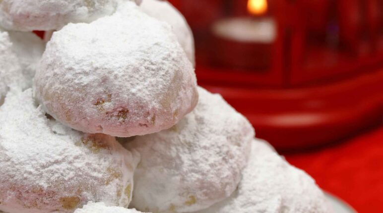 Melting-Snowball-Cookies-Soft-Sweet-and-Super-Easy-to-Bake